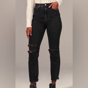 A&F Curve Love Ultra High Rise Ankle Straight Distressed Black‎ 26/2 Regular